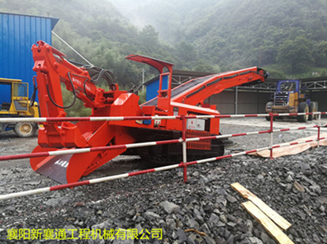 履帶扒渣機 新襄通履帶扒渣機3_副本.jpg