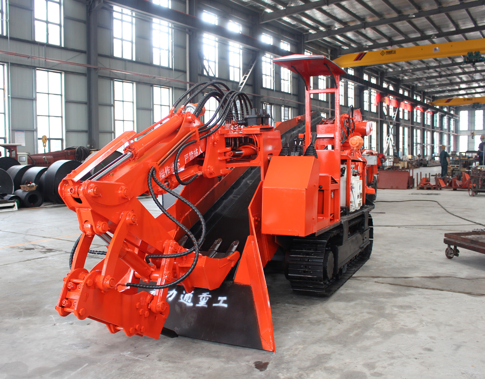 1631600479100902.jpg 履帶皮帶防爆右前側(cè).jpg